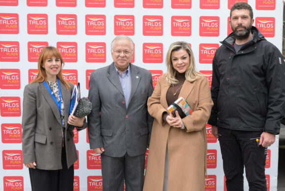 Ο Ιδρυτής και πρόεδρος του οργανισμού το Χαμόγελο του Παιδιού κος. Γιαννόπουλος στο Talos Plaza Ο Ιδρυτής και πρόεδρος του οργανισμού το Χαμόγελο του Παιδιού κος. Γιαννόπουλος στο Talos Plaza